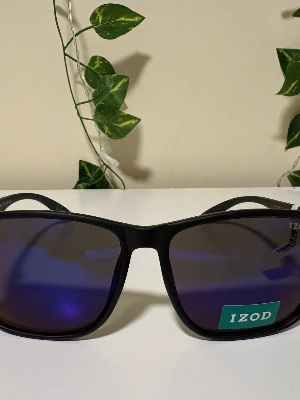 Izod sunglasses black